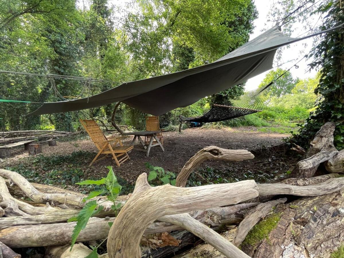 Dutch Cruiser Ship On A Tranquil Secluded River Tonbridge Exteriér fotografie