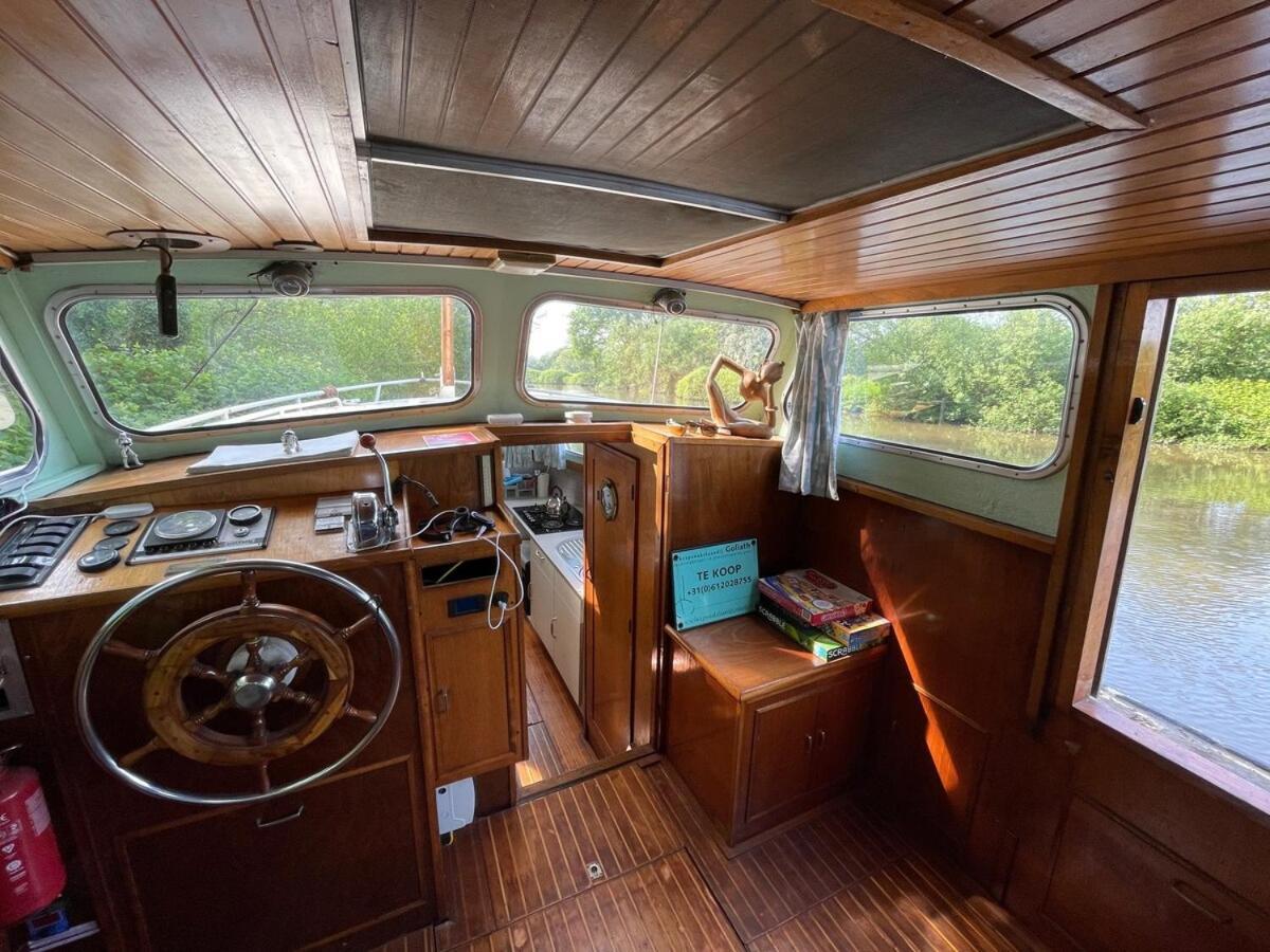 Dutch Cruiser Ship On A Tranquil Secluded River Tonbridge Exteriér fotografie