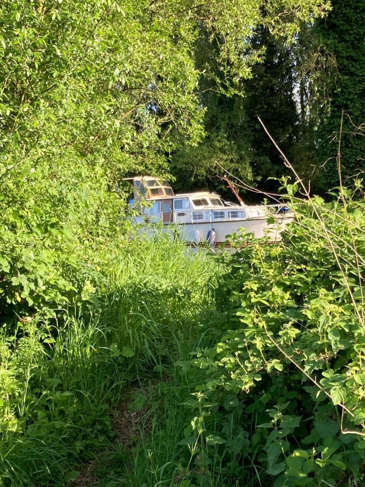 Dutch Cruiser Ship On A Tranquil Secluded River Tonbridge Exteriér fotografie